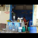 Wer den Teig für Idlis nicht zuhause vorbereiten will, kauft ihn in solchen Läden